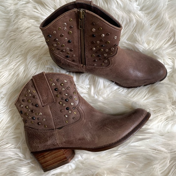 White Mountain Shoes - White Mountain zipper booties